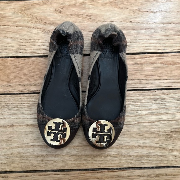 Tory Burch Women's Plaid Flats with Gold Logo shoes - Picture 5 of 13